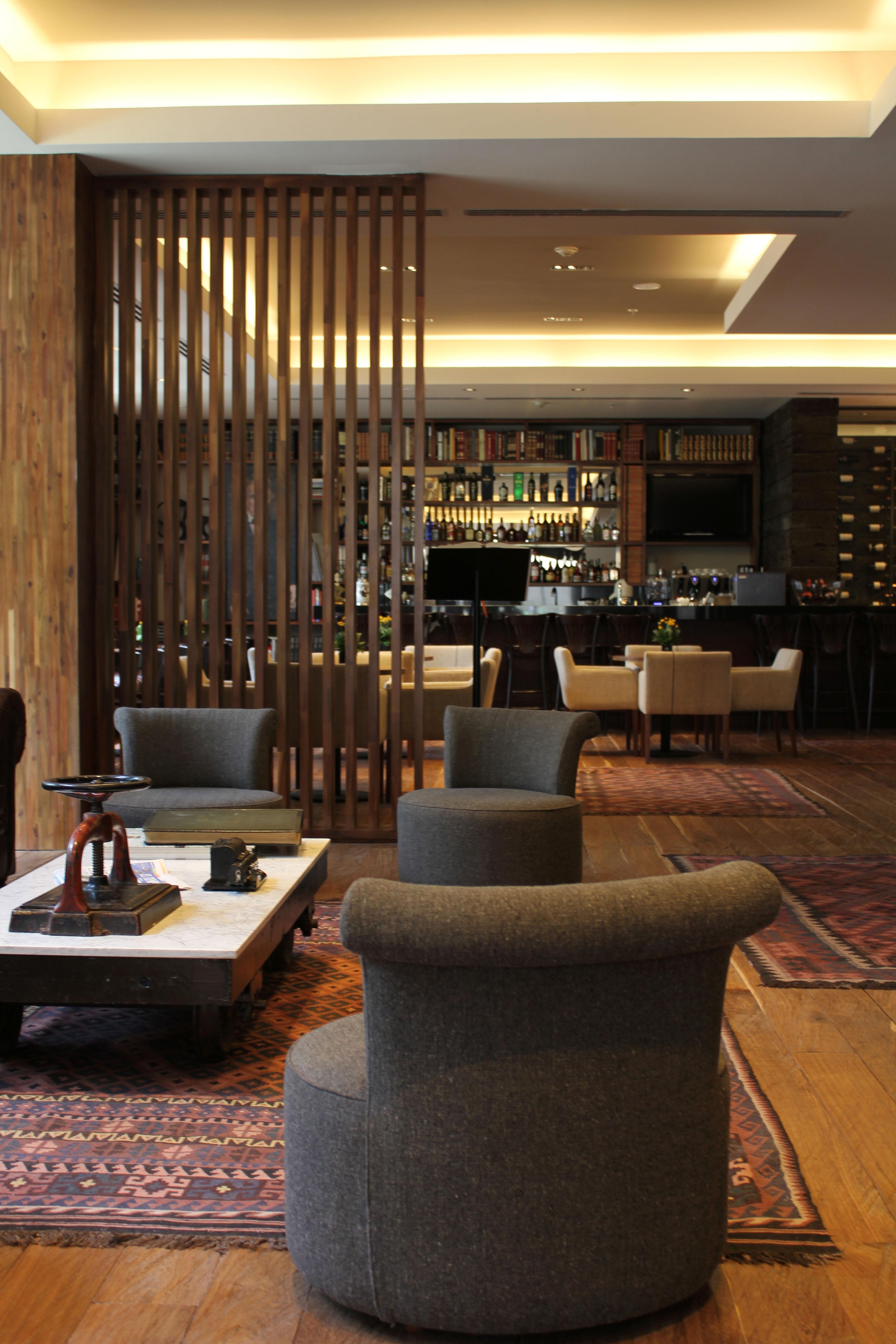 Hotel Estelar Parque de la 93 Bogota Bagian luar foto The bar at the hotel