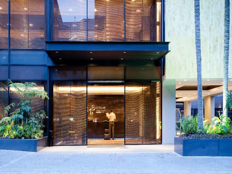 Hotel Estelar Parque de la 93 Bogota Bagian luar foto Entrance to the hotel